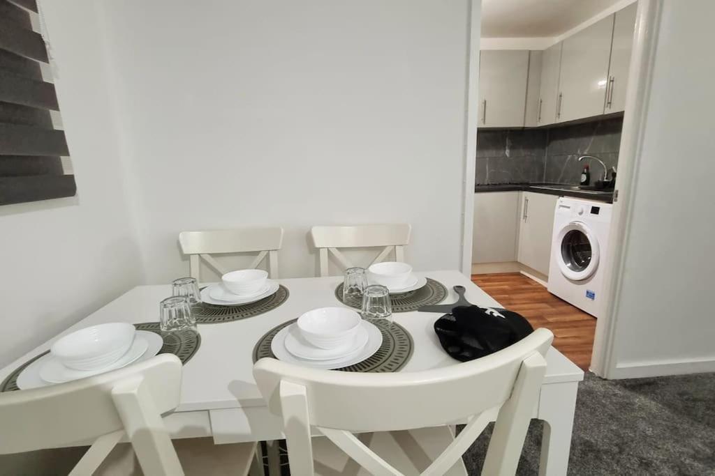 1 Bed Flat With Free Parking In E13 Apartment London Exterior photo